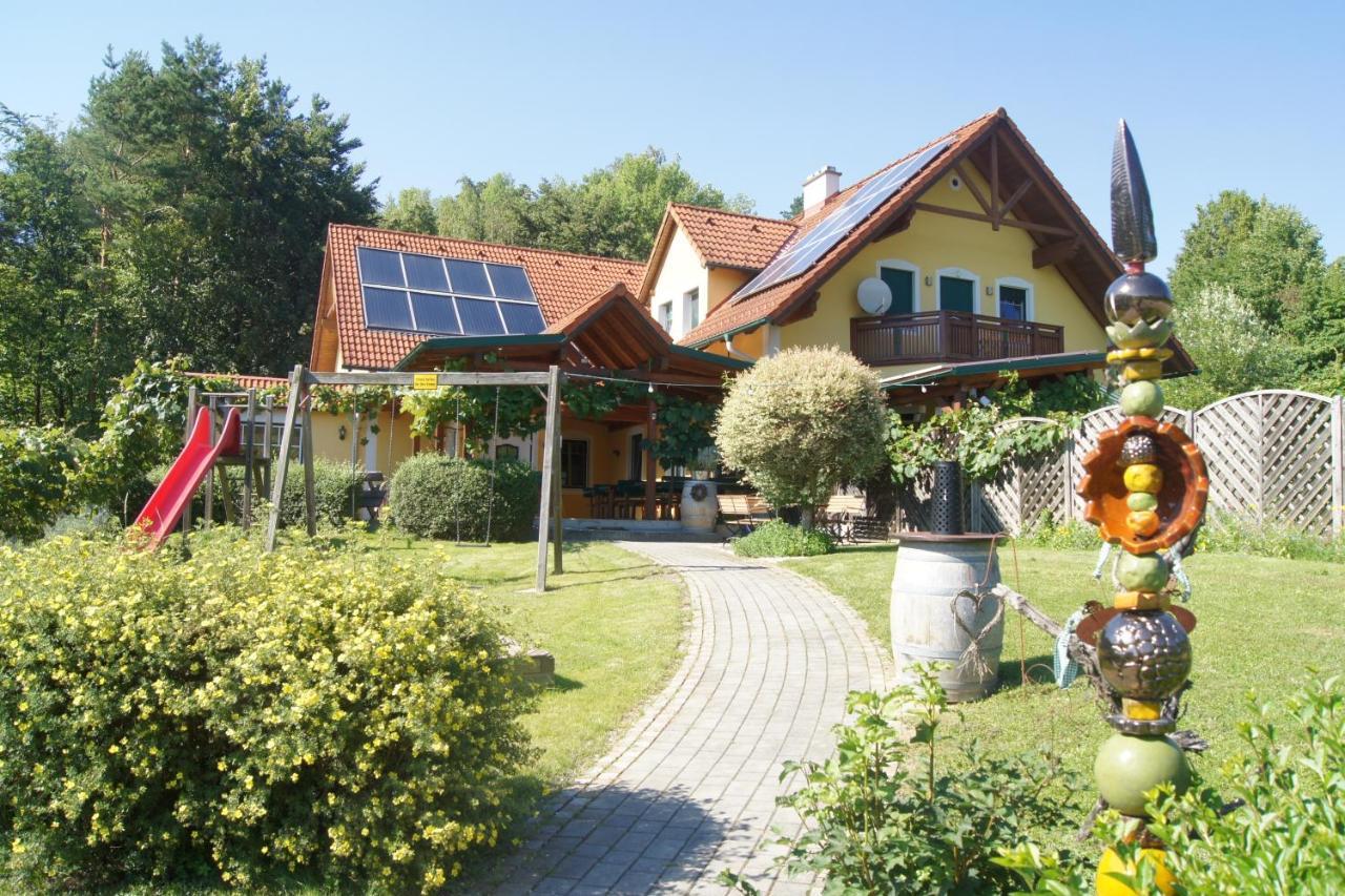 Riegler'S Buschenschank Fürstenfeld Exterior foto