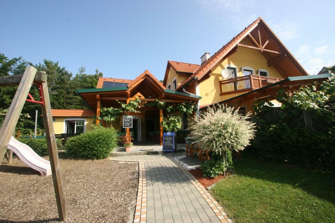 Riegler'S Buschenschank Fürstenfeld Exterior foto